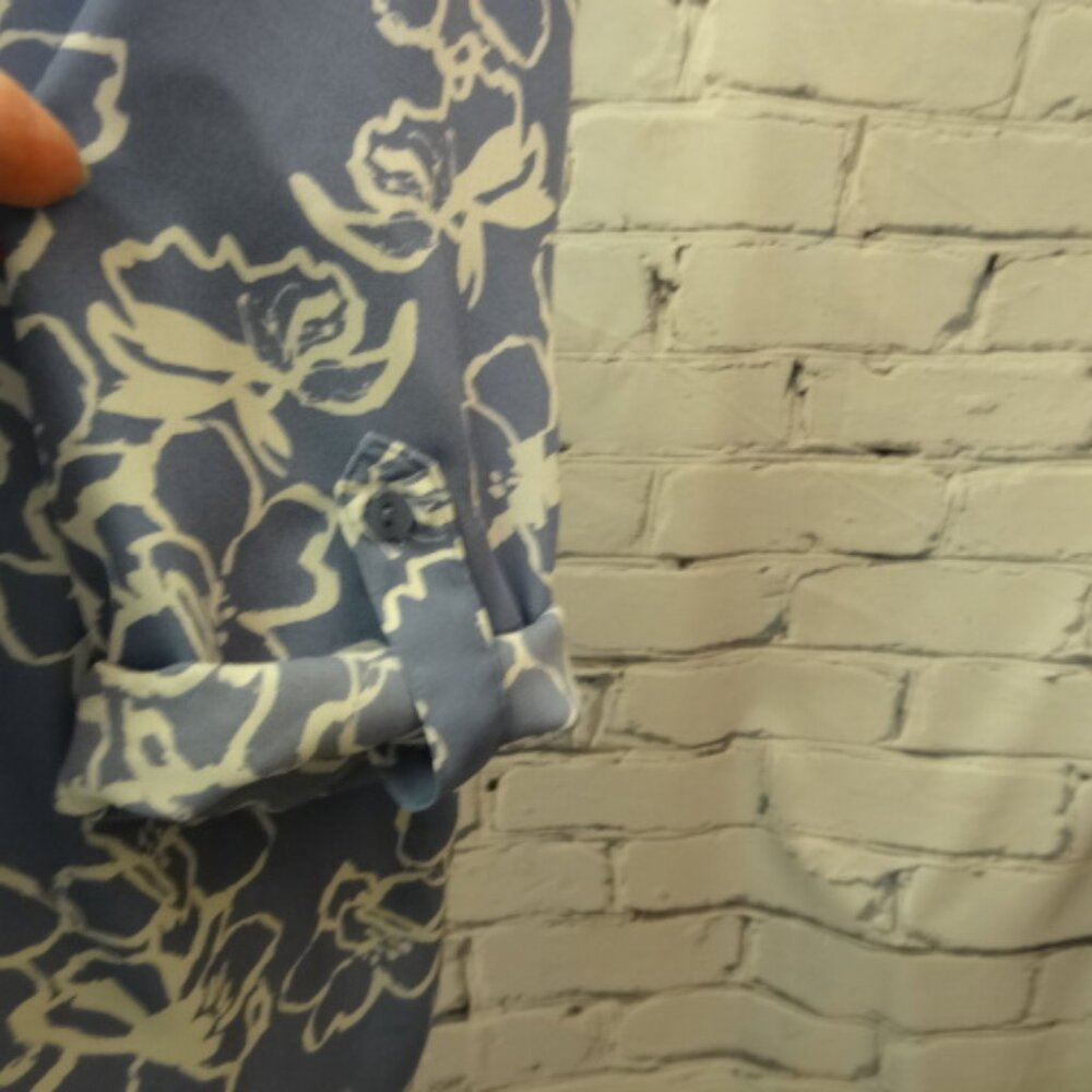 Fortune & Ivy Blue & White Floral Tunic, Like New - Picture 3 of 7